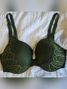 La Vie En Rose Sleek Back Dark Green Lace-Accent T-Shirt Bra
